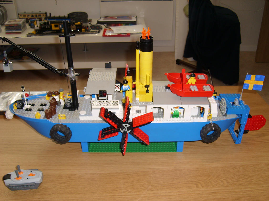 LEGO RC Boat