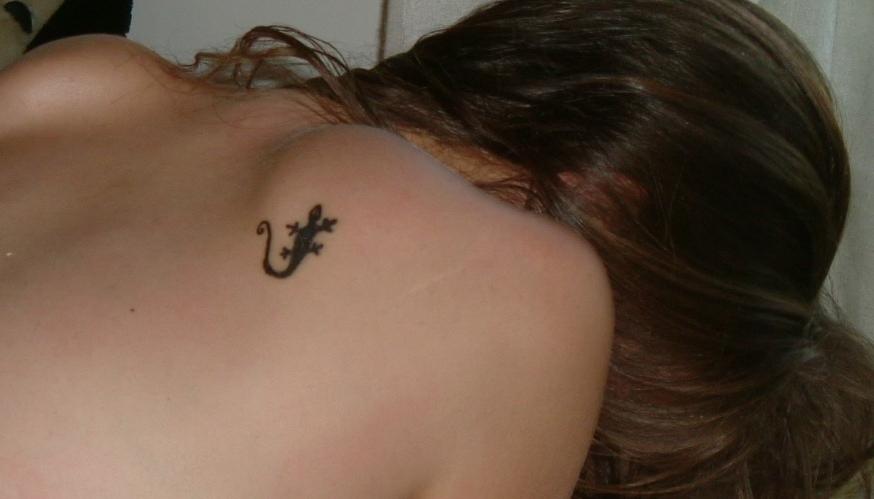 Gecko henna tattoo full view - shoulder tattoo