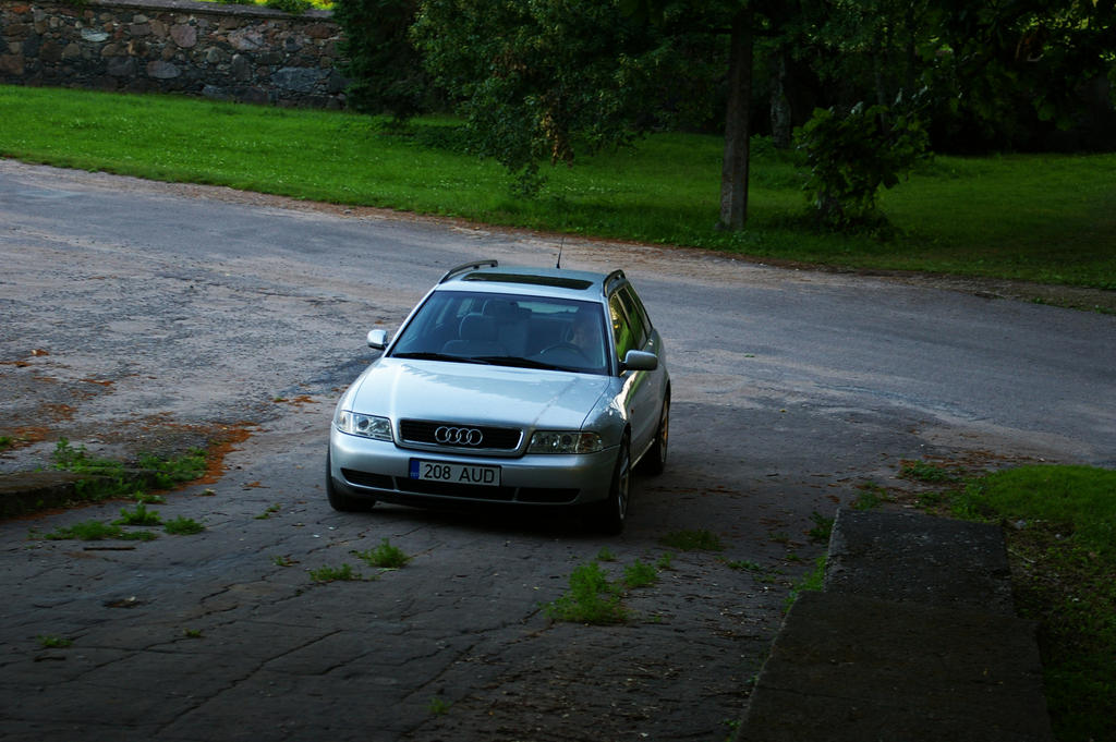 Audi_A4_Avant_by_ShadowPhotography.jpg