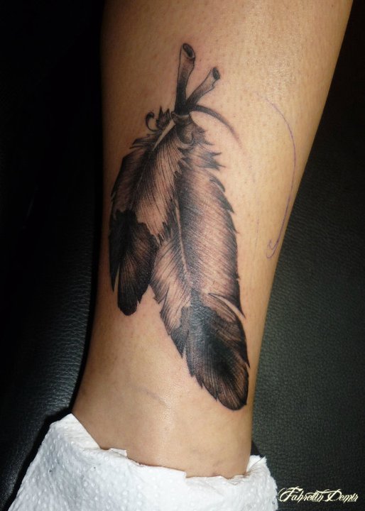 feather tattoo by tordah