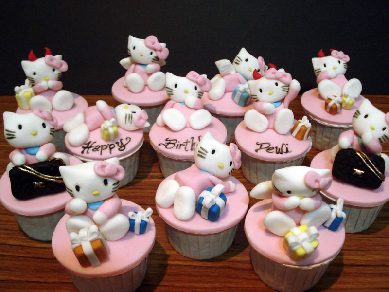 hello_kitty_cupcakes_by_sliceofcake-d3d9ypu.jpg