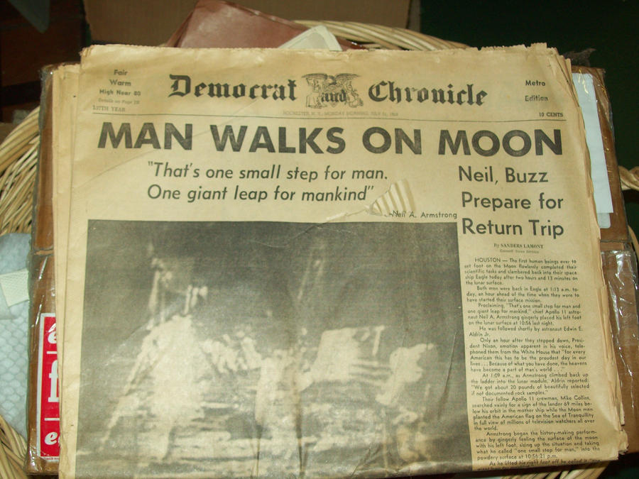 Man_Lands_on_Moon_Newspaper_by_Axel16.jpg