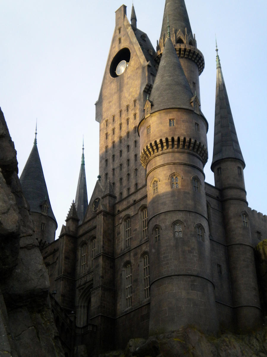hogwarts_towers_by_whitelotus92-d3jag5o.jpg