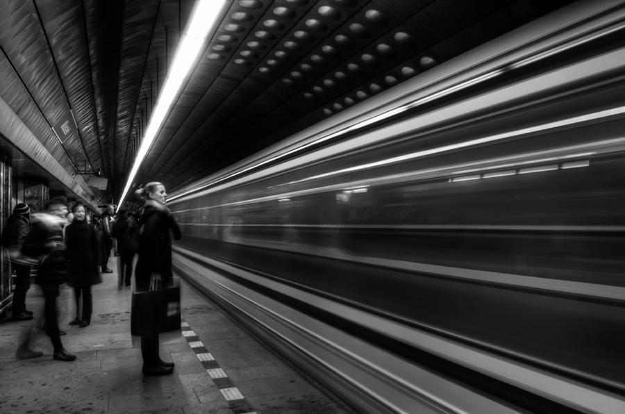 Subway Black and White by voogac